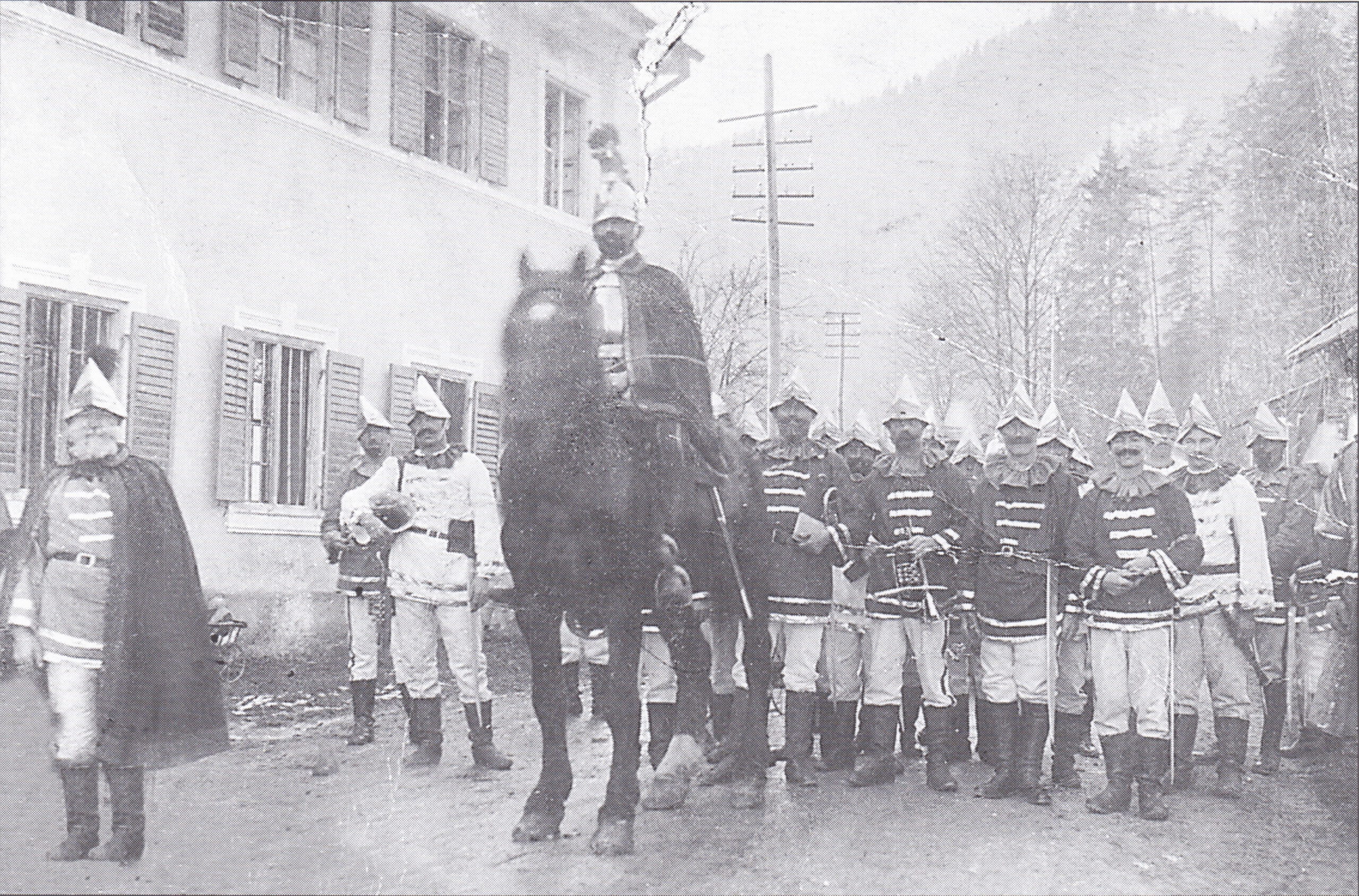 1928 Sensenschmiedmusikkapelle Faschingszug dann in Audorf